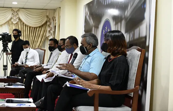 ތައުލީމުގެ ބިލަށް ތަޖުރިބާކާރުންގެ ގިނަ ޚިޔާލުތަކެއް