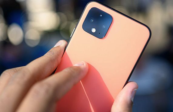 ޕިކްސެލް 4 އެކްސްއެލްގެ ފަހަތު ކަވަރު ނެއްޓެނީ