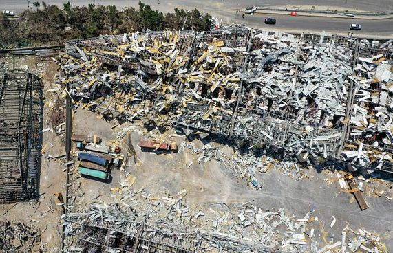 ބޭރޫތުގެ ބާރުގަދަ ގޮވުމާއެކު 140 ފޫޓު ފުން ވަޅެއް