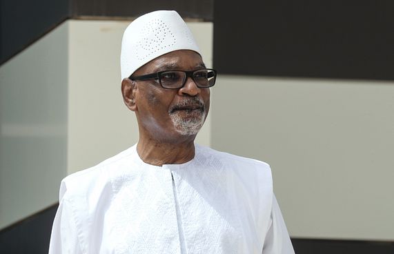 ސިފައިން ބަޣާވާތްކުރުމުން މާލީގެ ރައީސް އިސްތިއުފާ ދީފި