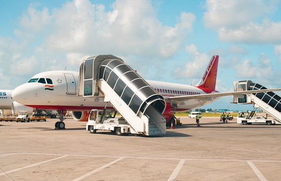 ރާއްޖެއައި އެއާއިންޑިއާ ބޯޓެއް އިމަޖެންސީގައި ޖައްސައިފި