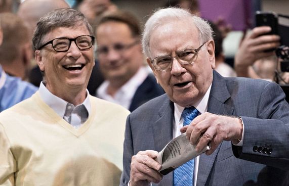 ބަފެޓްގެ އުފަން ދުވަހު ގޭޓްސް އެޅުއްވީ ކޭކެއް