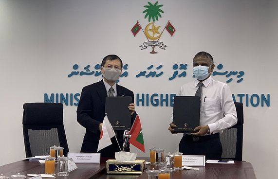 ޖަޕާން ސްކޮލާޝިޕްތަކުގެ އެއްބަސްވުމުގައި ސޮއިކޮށްފި