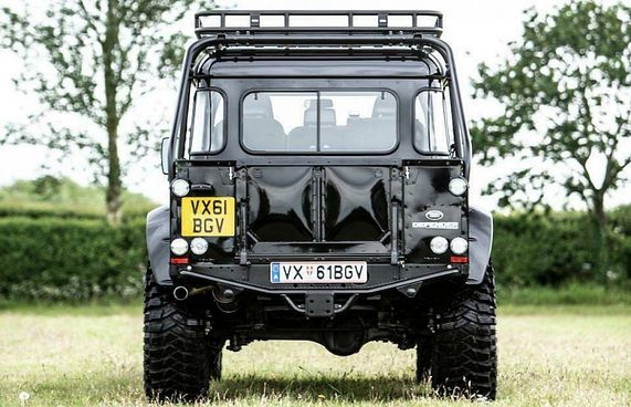 ޖޭމްސް ބޮންޑްގެ ވެހިކަލެއް އީބޭގައި ވިއްކާލައިފި