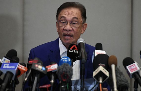 މެލޭޝިޔާގައި ވަޒީރުންގެ މުސާރައިން 20ޕަސެންޓް ކަނޑަނީ