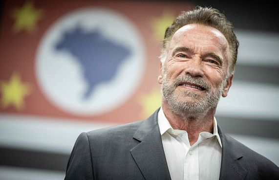 އެކްސިޑެންޓަކާ ގުޅިގެން އާނޯލްޑަށް ދައުވާ ކުރަނީ