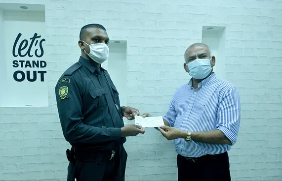 ފޭރުން ހުއްޓުވި ސެކިއުރިޓީ ގާޑަށް 50،000ރ. ދީފި