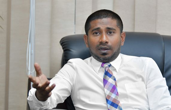 "އަޅުގަނޑަކީ ޝިއުނާ ކުޅެން ގެންގުޅޭ ބޯޅައެއް ނޫން"