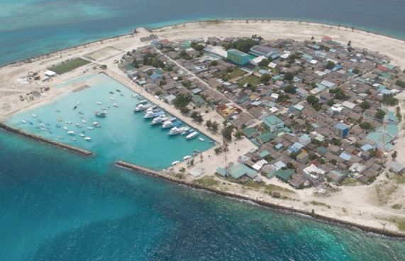 ކުއްލި، ބާރުގަދަ ގުގުރިއަކުން ކޮމަންޑުއަށް ބިރުވެރިކަން