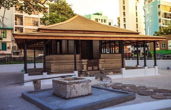 ކަޅުވަކަރު މިސްކިތަކީ ރައީސް ދެއްވި ހަދިޔާއެއް