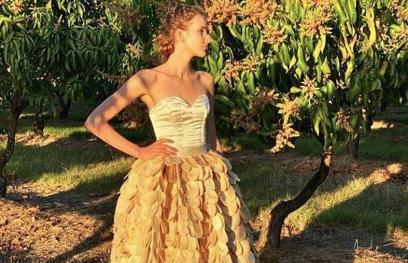 އަނބު އޮށުން ރީތި ހެދުމެއް