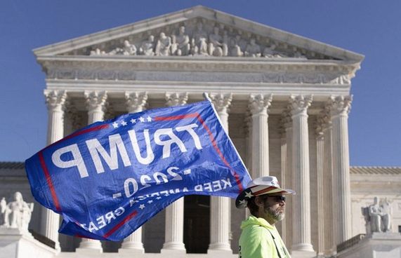 ޓްރަމްޕުގެ މައްސަލަަތައް ސުޕްރީމް ކޯޓުން ބޭރުކޮށްލައިފި