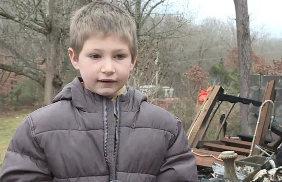 ރޯވެފައިވާ ގެޔަށްވަދެ 7 އަހަރު ކުއްޖަކު ކޮއްކޮ ނެރެފި