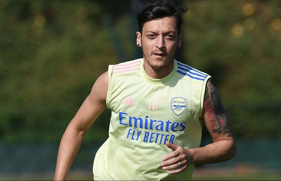 އޮޒިލް ޓީމަށް ނަގަން އާސެނަލް ކުޅުންތެރިން އެދެނީ