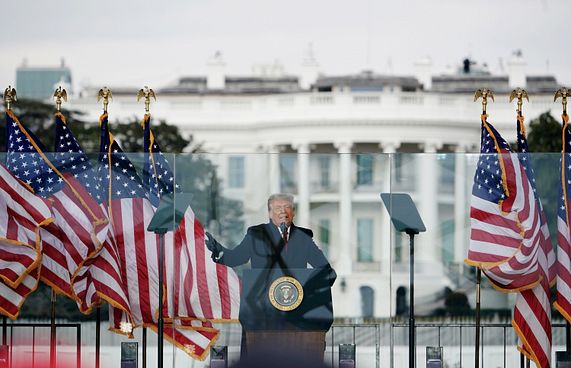 ޓްރަމްޕަށް ދައުވާ ކުރަން ލަފާ ދީފި