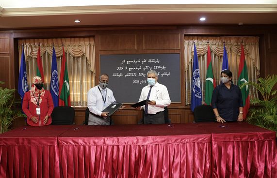 ދެ ޔުނިވާސިޓީގެ ލައިބްރަރީގެ ހިދުމަތް ގުޅުވާލަނީ