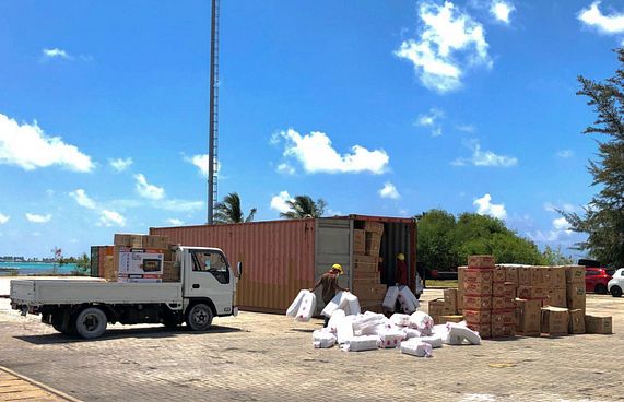 ކޮންޓެއިނަރުތަކުން ހިތަދޫ ޕޯޓު ފުރާލައިފި