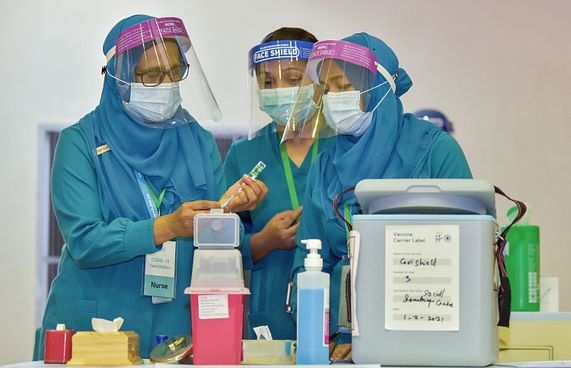 ފުރަތަމަ ޑޯޒް ޖަހައިދޭނީ އަންނަ މަހު އެކެއްގެ ނިޔަލަށް