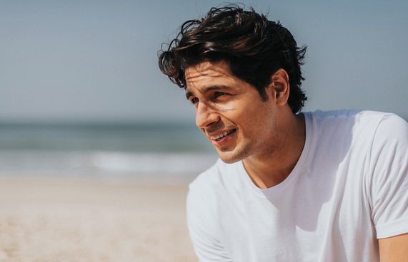 ސިދާތު އަމިއްލަ ޕްރޮޑަކްޝަން ހައުސްއެއް އުފައްދަނީ