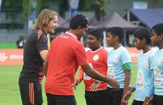 ފުޓްބޯޅަ ސްކޫލަށް ޗެމްޕިއަންސް ލީގު ލެޖެންޑެއް