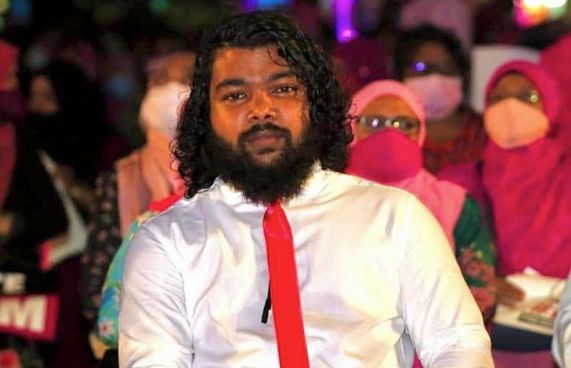 އައްޑޫން ނަން ނެގި ކެންޑިޑޭޓެއްގެ މައްސަލަ ބަލަނީ
