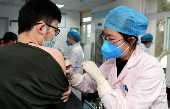 ޗައިނާގައި ފޭކް ވެކްސިންގެ އިސް މީހާ ހައްޔަރުކޮށްފި