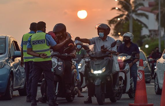 ޕާކިން ސްޓިކާ ޖެހުން ވަގުތީ ގޮތުން ހުއްޓާލައިފި