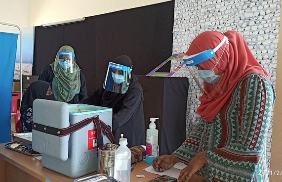 ކޮވިޑް-19: މީދޫގެ ހުރިހާ ގެއަކުން ސާމްޕަލް ނަގަނީ