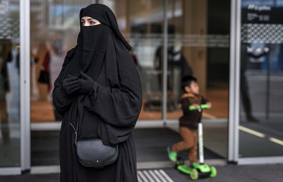 ޝަރުއީދާއިރާގެ މުވައްޒަފުންނަށް މޫނު ބުރުގާ ހުއްދަކޮށްފި