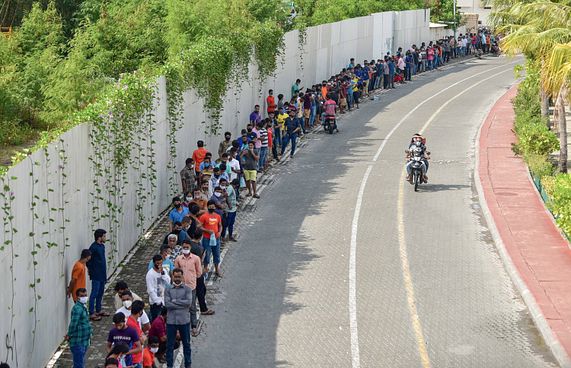 ވެކްސިން ސެންޓަރުތައް ނުހުޅުވަނީސް ބޮޑެތި ކިއޫތައް