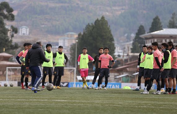 އީގަލްސް މެޗަކީ ތިމްޕޫ އަށް ޗެލެންޖެއް