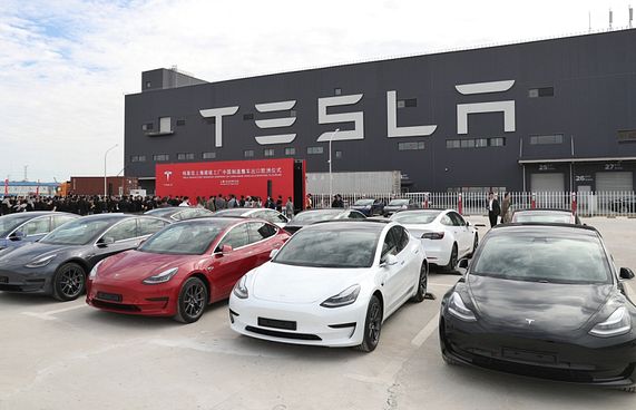 ޓެސްލާ އަށް ތިން ބިލިއަން ޑޮލަރުގެ ފައިދާ