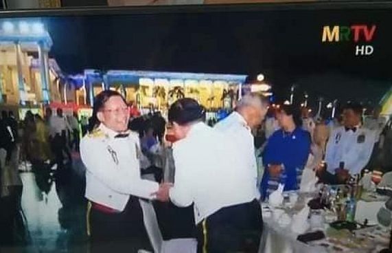 މިޔަންމާގެ އަސްކަރީ ވެރިޔާ އަމިއްލައަށް ބޮޑުވަޒީރަކަށް