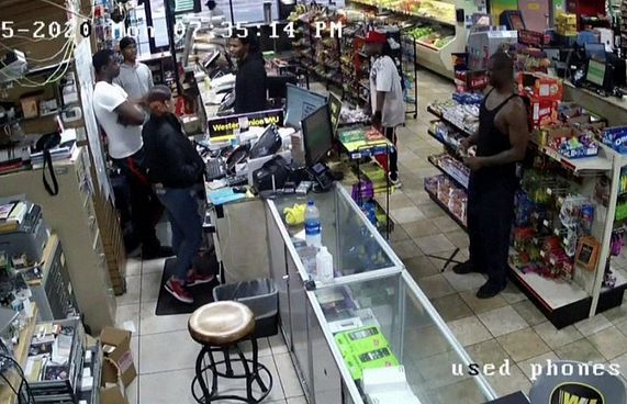 ފްލޮއިޑުގެ އާދޭސް ފުލުސް މީހާގެ ބޮޑީކެމް އިން