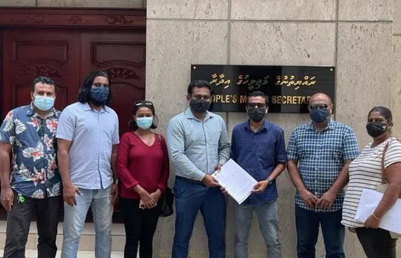 ބިދޭސީން ގެންނަ ކުންފުނިތަކުގެ މައްސަލަ ހައްލުކޮށްދޭން އެދި ޕެޓިޝަނެއް