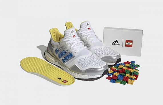 ލެގޯއިން ކަސްޓަމައިޒް ކޮށްލެވޭ އެޑިޑާސްގެ ބޫޓެއް