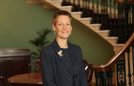 އިނގިރޭސި ސަފީރު ވެސް ރޯދަ ހިފައި ގުރުއާން ކިޔަވާނެ!