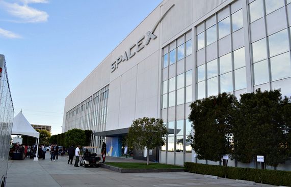 ހަނދަށް ދާ އުޅަނދު އުފައްދަން ސްޕޭސް އެކްސް އަށް