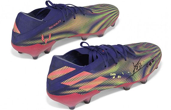 މެސީ އެންމެ ގިނަ ގޯލު ޖެހި ބޫޓް 100،000 ޑޮލަރަށް