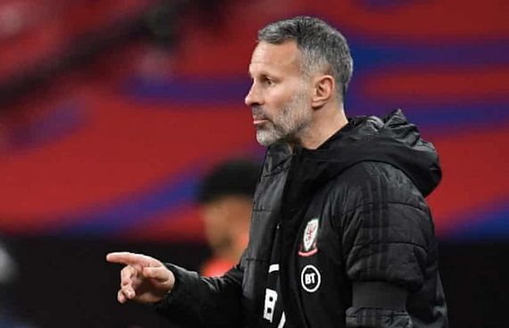 ގިގްސްއަށް ދައުވާ ކުރުމުން ކޯޗްގެ މަގާމު ގެއްލިއްޖެ