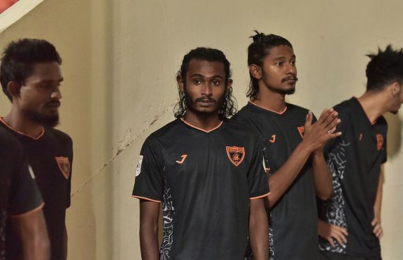 އީގަލްސް އިން ވެެލެންސިއާ ހިފަހައްޓާލައިފި