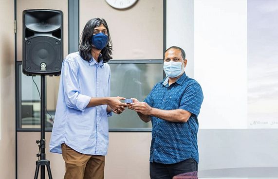 ޝަލަބީގެ "ހިދާއީ ނޫރު 4" ކުރީގެ ހަނދާންތަކާ އެކު