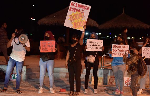 ރައިޒްއަޕްމޫވްމަންޓުން ބައިނަލްއަގްވާމީ އެހީއަށް އެދިއްޖެ