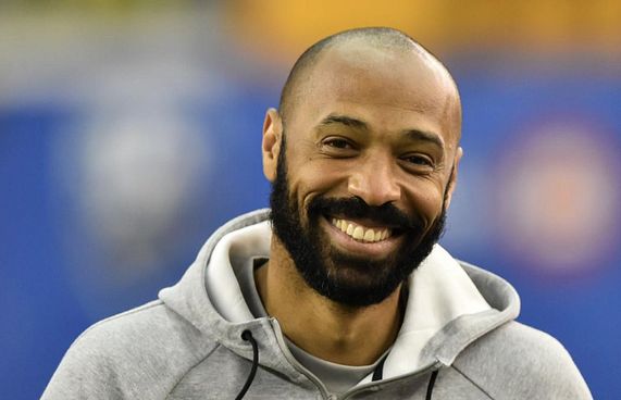 އާސެނަލް ގަންނަން އުޅޭ ބިލިއަނަރުގެ ފަހަތުގައި އޮންރީ