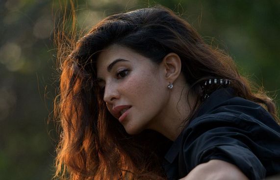 ފޮޓޯތަކުގެ މައްސަލާގައި ޖެކްލީންގެ ދިފާއުގައި ފަންނާނުން