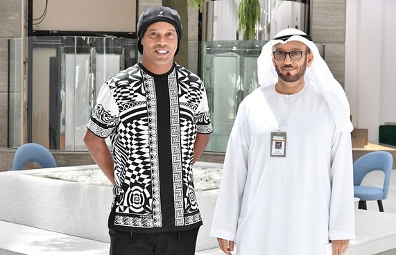 ރޮނާލްޑީނިއޯ އަށް ޔޫއޭއީގެ ގޯލްޑެން ވިސާ