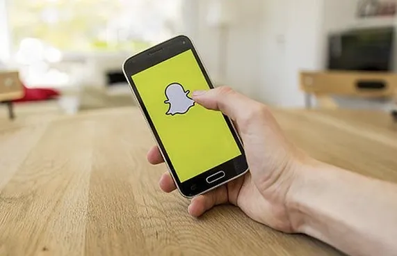 ސްނެޕްޗެޓުން ދޭން އުޅެނީ ވީޑިއޯ އެޑިޓްކުރާ އެޕެއް