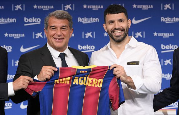 އަގުއޭރޯ ބާސާ އަށް ސޮއިކޮށްފި