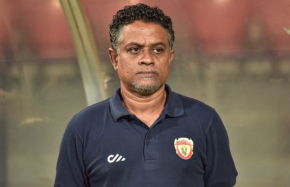 ފުޓްބޯޅަ ކޯޗު ސާންތީ ނިޔާވެއްޖެ