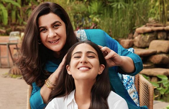 މަންމަ އަމްރިތާއާ އެކު ސާރާގެ އިޝްތިހާރެއް